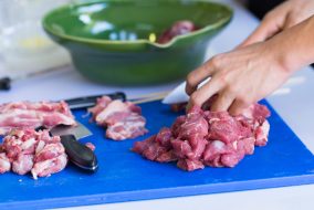using chopboard wrong color. chopping board for meat is red not blue for seafood, different colors of chop boards in kitchen for prevent contamination.